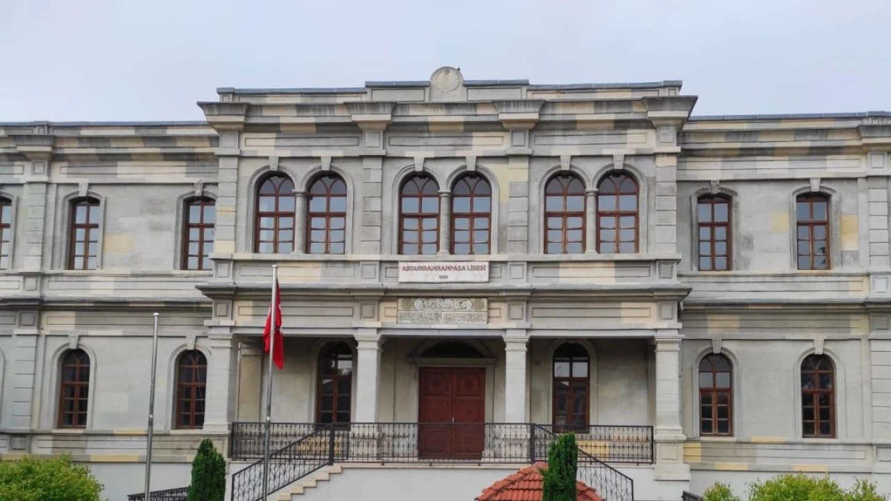 Abdurrahman Paşa Lisesi tarihi binası